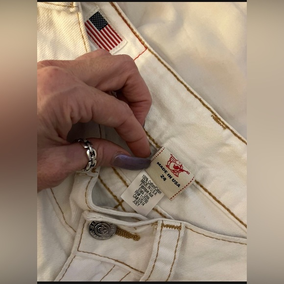 True Religion white Joey cut off shorts-24 - Picture 3 of 3